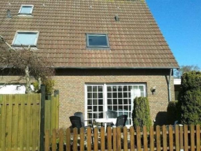 Komfortables Ferienhaus mit zwei Terrassen, nicht weit vom Strand